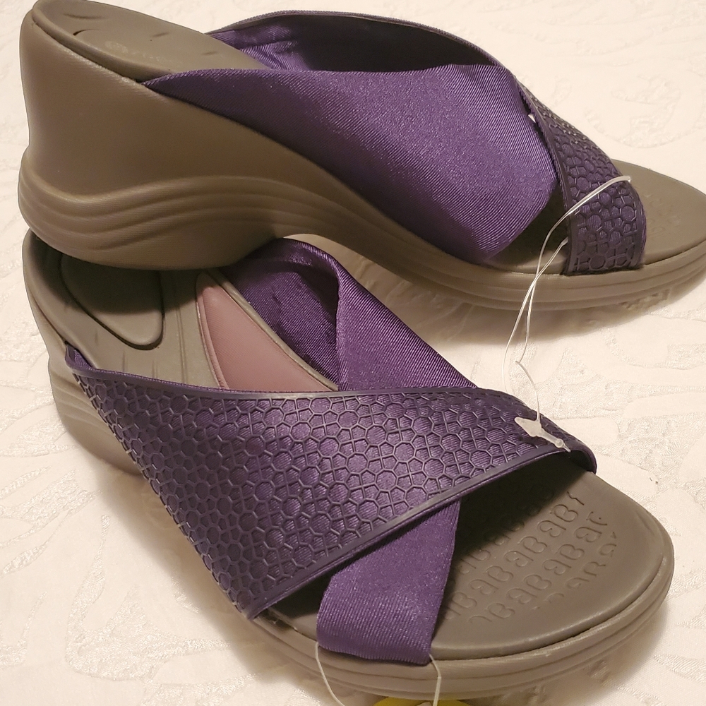Bzees comfort gel wedge slip ons size 8.5W